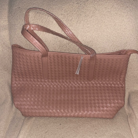 Handbags - 💕🩷NWT-Pink woven tote